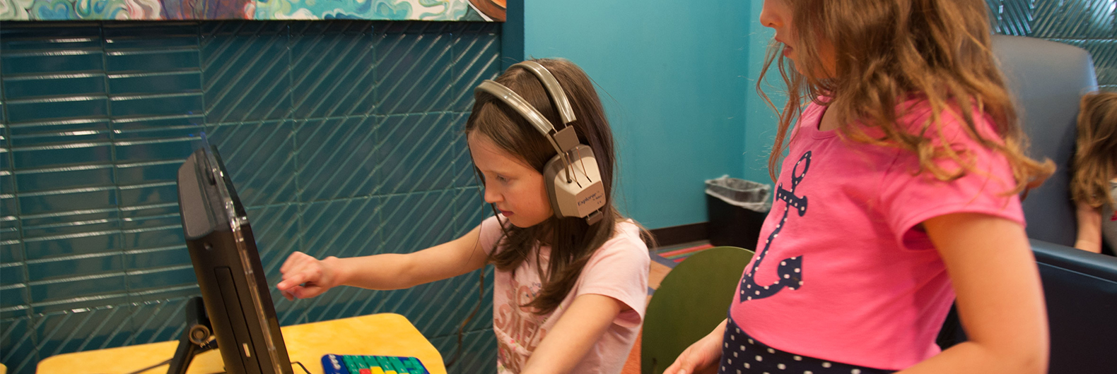 Kids using computers at ImaginOn